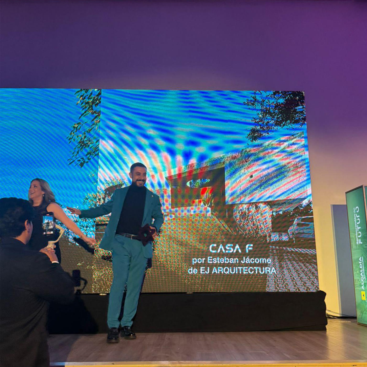 Esteban Jácome en la premiación de los Premios Br 2025